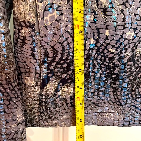 Jackets Galore. Silver Pattern Jacket with small sparkles inside. Size S. Korea - Picture 9 of 9